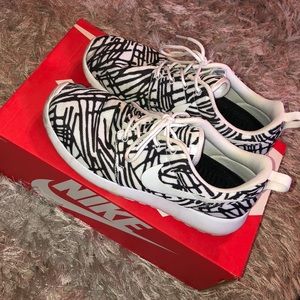 Nike Roshe Run womans sneakers